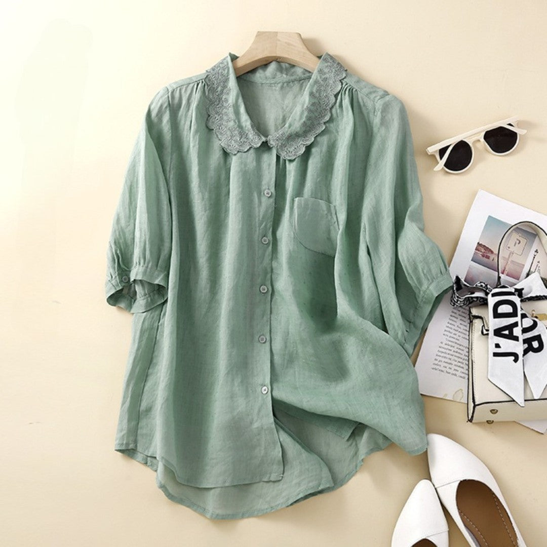 Laurienne™ | Blouse à boutons avec col en dentelle