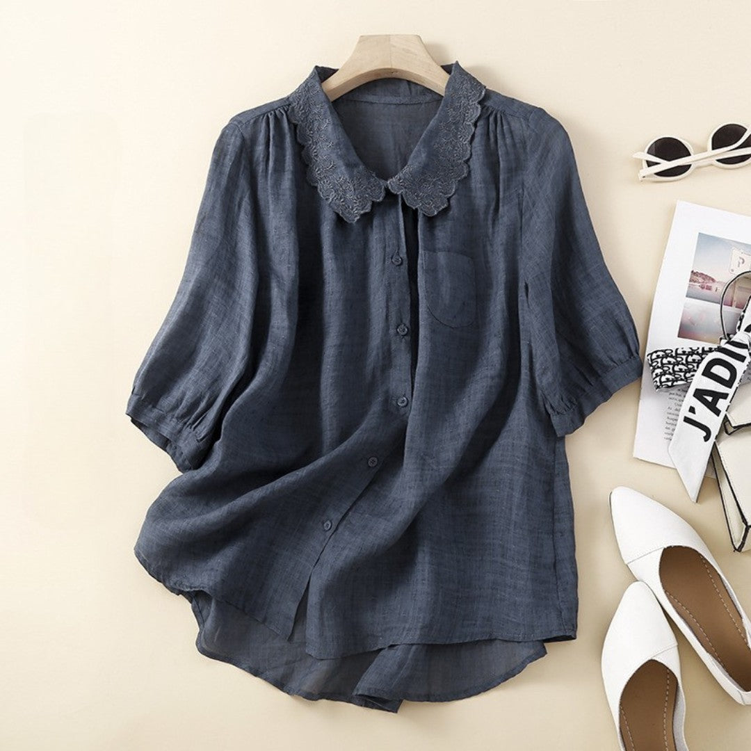 Laurienne™ | Blouse à boutons avec col en dentelle